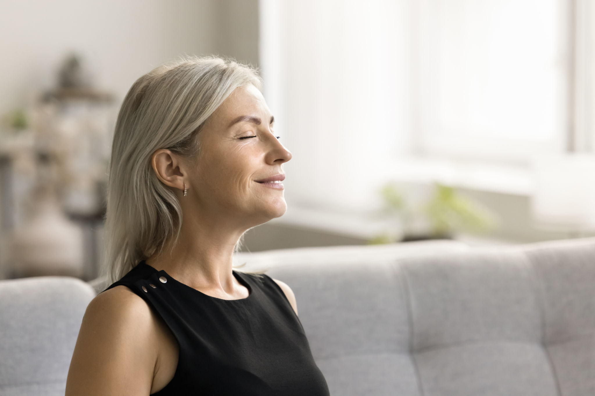 Respirazione e postura tra le cause del gonfiore addominale donne over 40