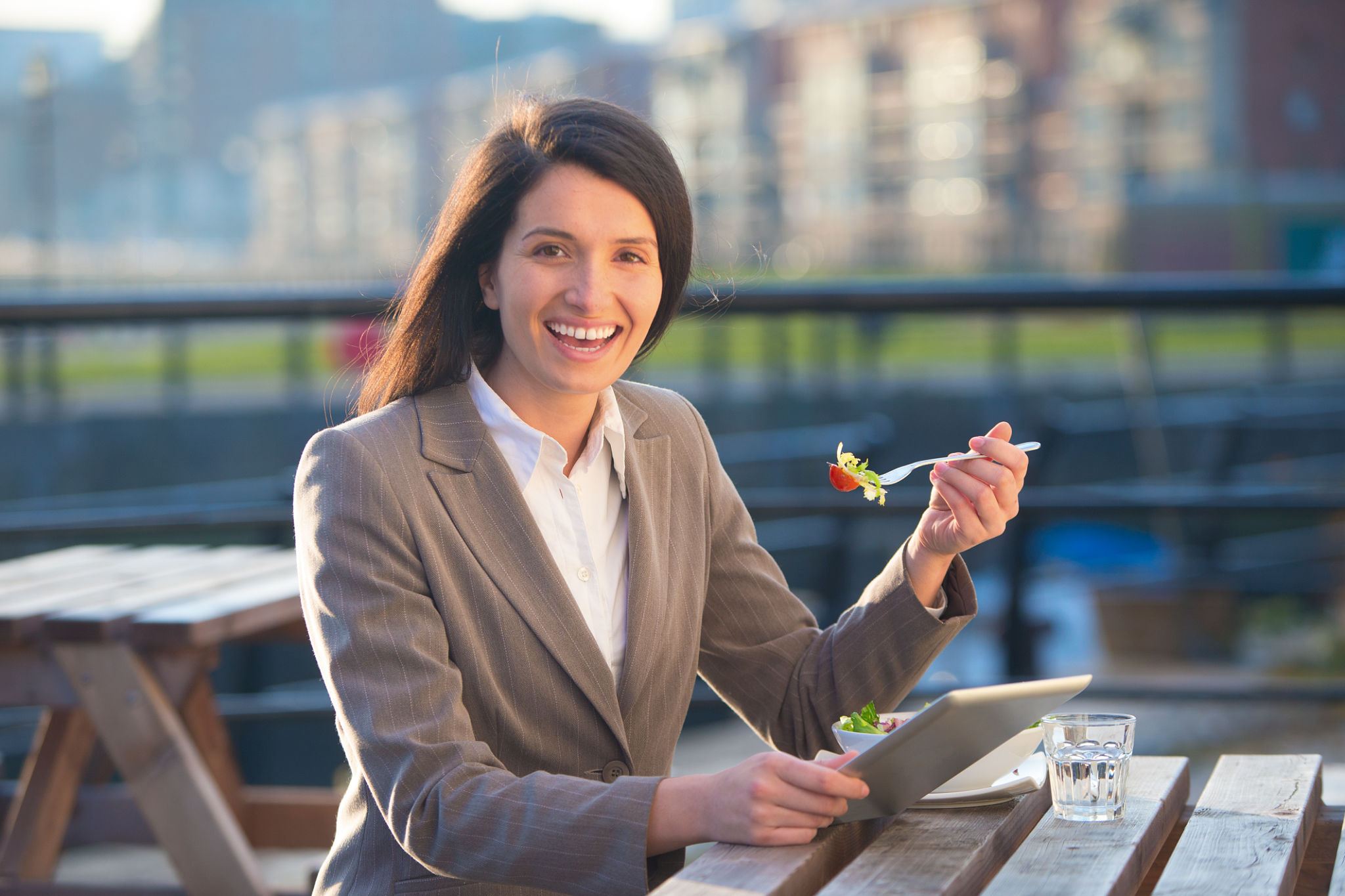 pranzo equilibrato orari pasti gonfiore addominale