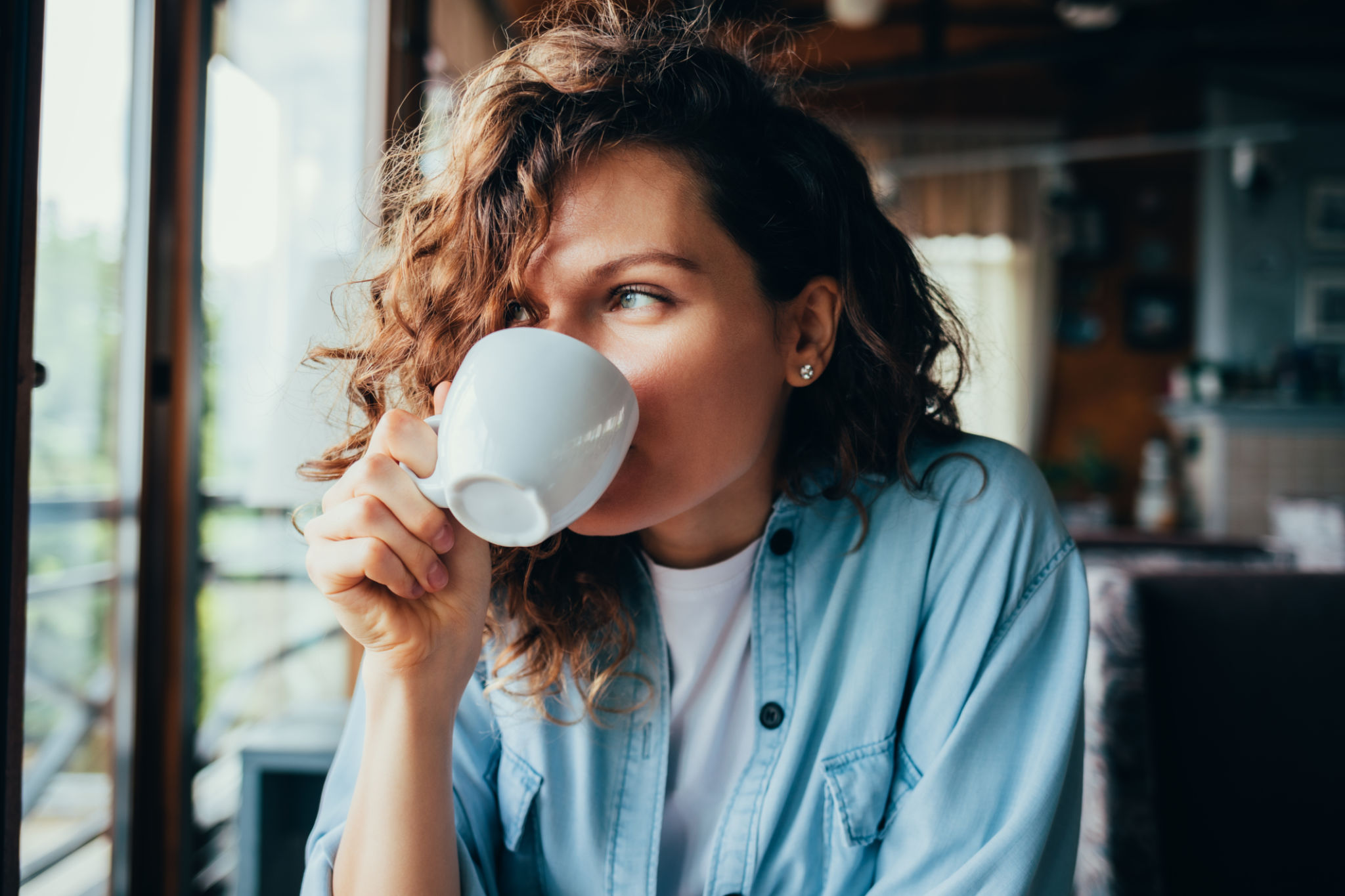 caffè prima di colazione e gonfiore mattutino