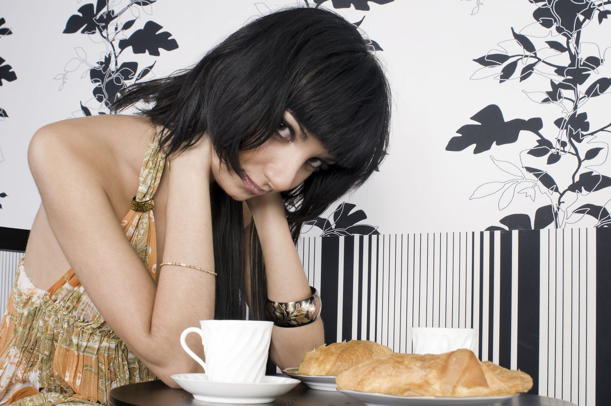 stomaco gonfio dopo colazione e caffè con sensazione di pesantezza