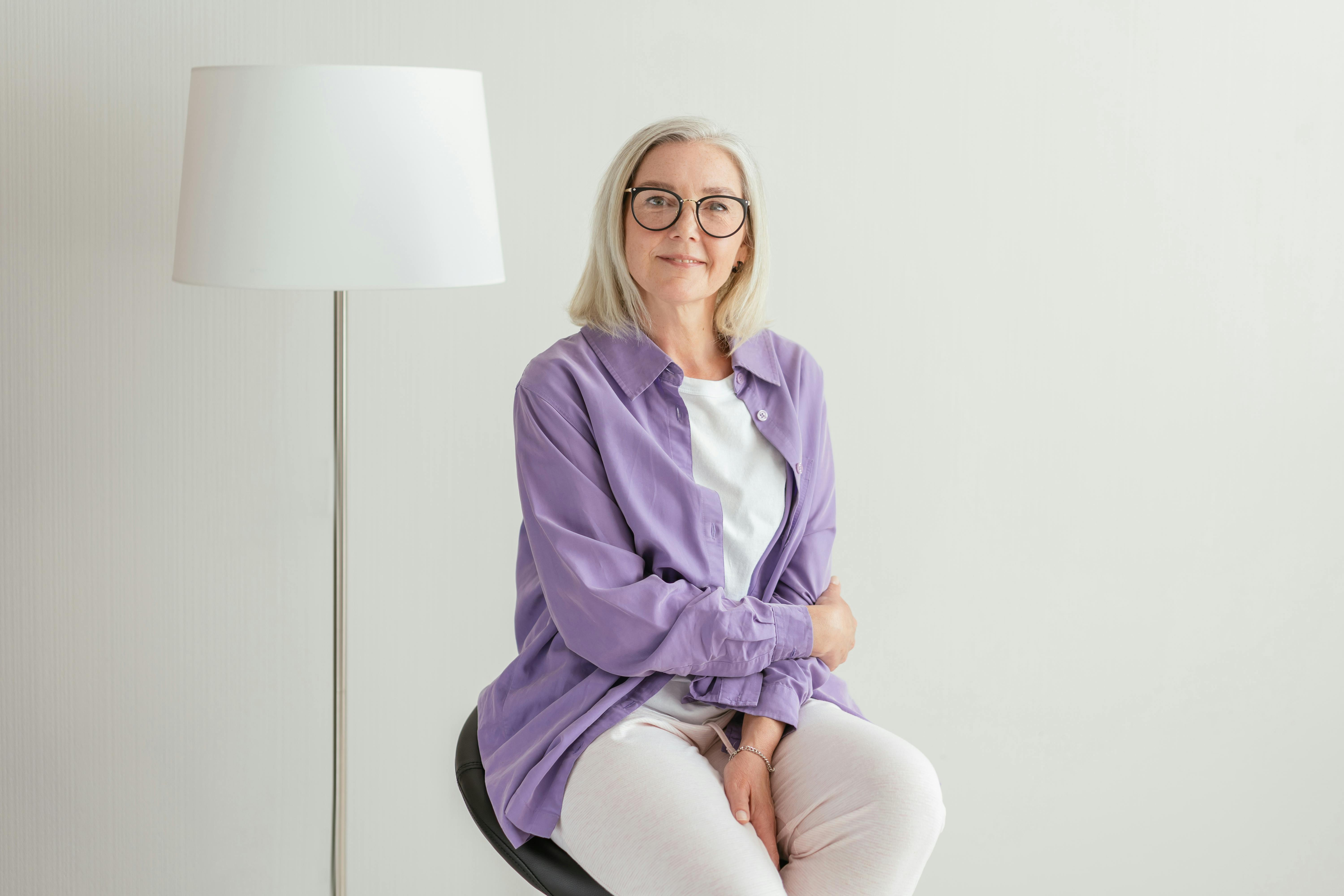 stare seduta tante ore e gonfiore addominale donna over 40 seduta