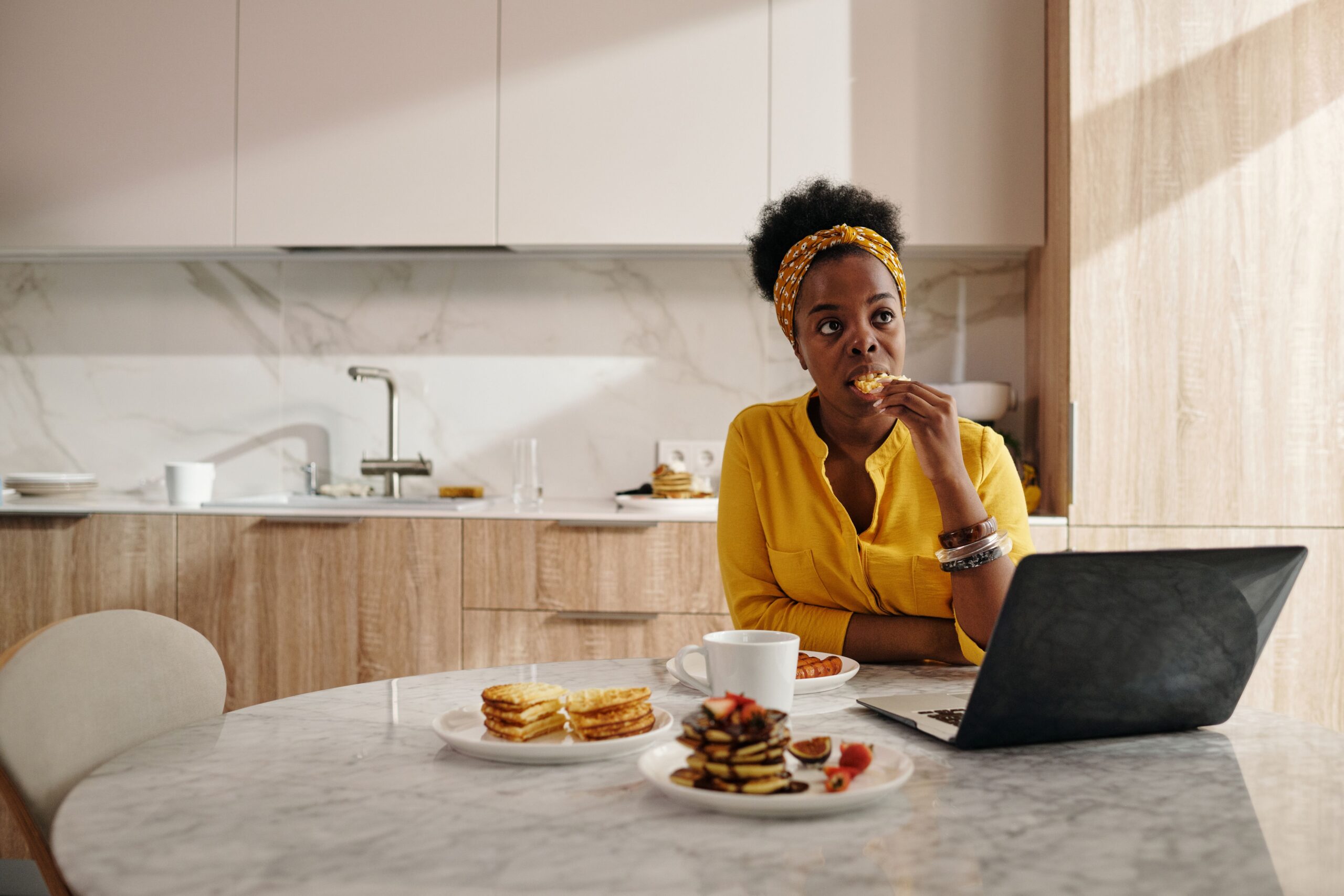 quantità di cibo fame e gonfiore addominale